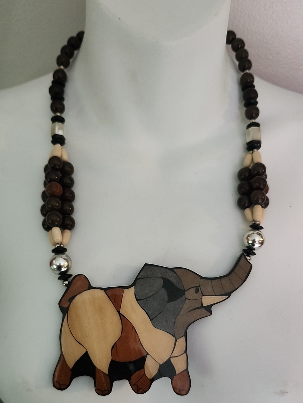 Vtg Lee Sands Wood Inlay Brown & Cream Elephant Pendant Necklace
